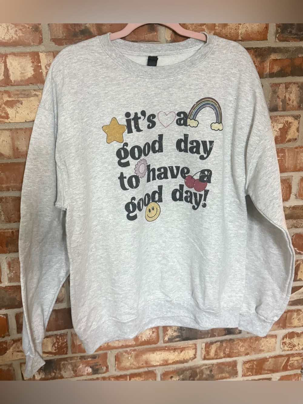 Gildan Light Gray "It's a Good Day" Graphic Crewneck Sweatshirt